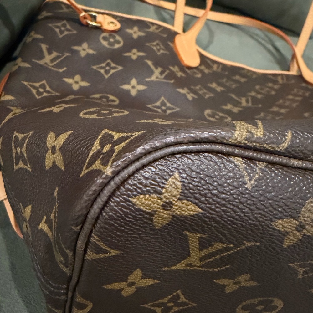 Louis Vuitton Monogram Canvas Neverfull MM - Picture 6 of 13